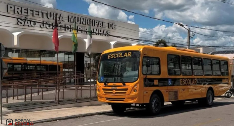 Com mais de 30 ônibus e vans, São José de Piranhas garante transporte escolar de qualidade para estudantes da zona urbana, rural e universitários
