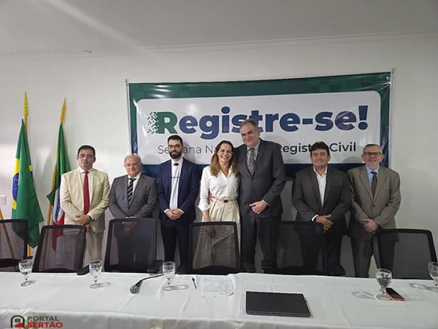 Ao lado de autoridades, prefeito Helder Carvalho participa do lançamento da ‘Semana Registre-se!’, em Sousa