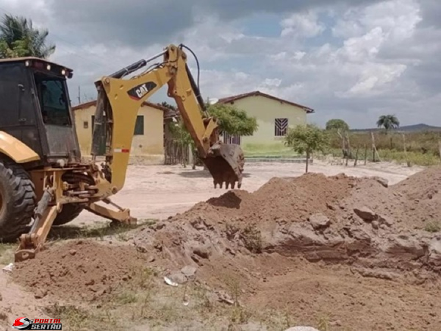 Prefeitura de Cajazeiras reinicia escavações de cisternas na zona rural do município