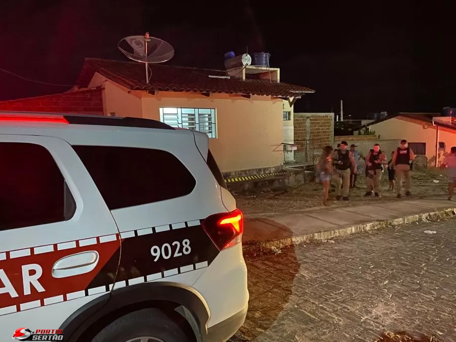 Namorada é baleada e jovem é executado dentro de casa no Conjunto Itatiunga, em Patos