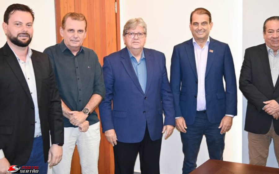 Deputado Chico Mendes se reúne com João Azevêdo para tratar de pautas importantes para São José de Piranhas