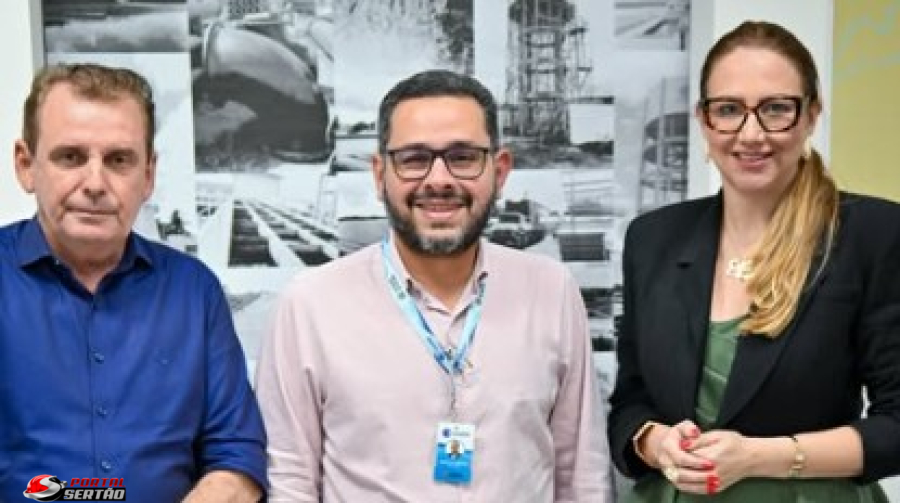 Prefeita Denise Bayma de Bom Jesus se reúne com secretário de Saúde e presidente da Cagepa para avanço das demandas municipais