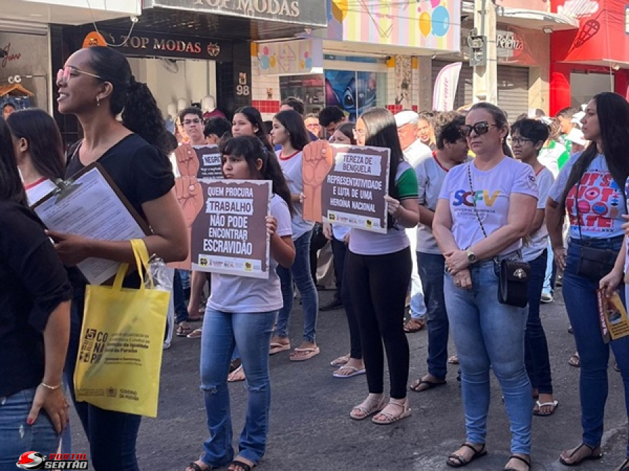 Caminhada das Pretas leva dezenas de pessoas ao centro de Cajazeiras
