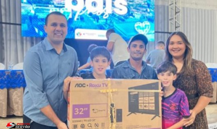 Prefeitura e Câmara de Bernardino Batista celebra o dia dos pais com uma grande festa no mercado público