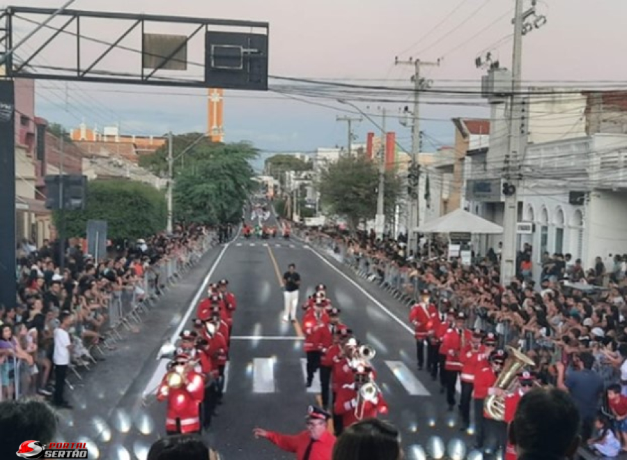 Cajazeiras celebra 162 anos com desfile cívico grandioso e emocionante na Avenida Padre Rolim